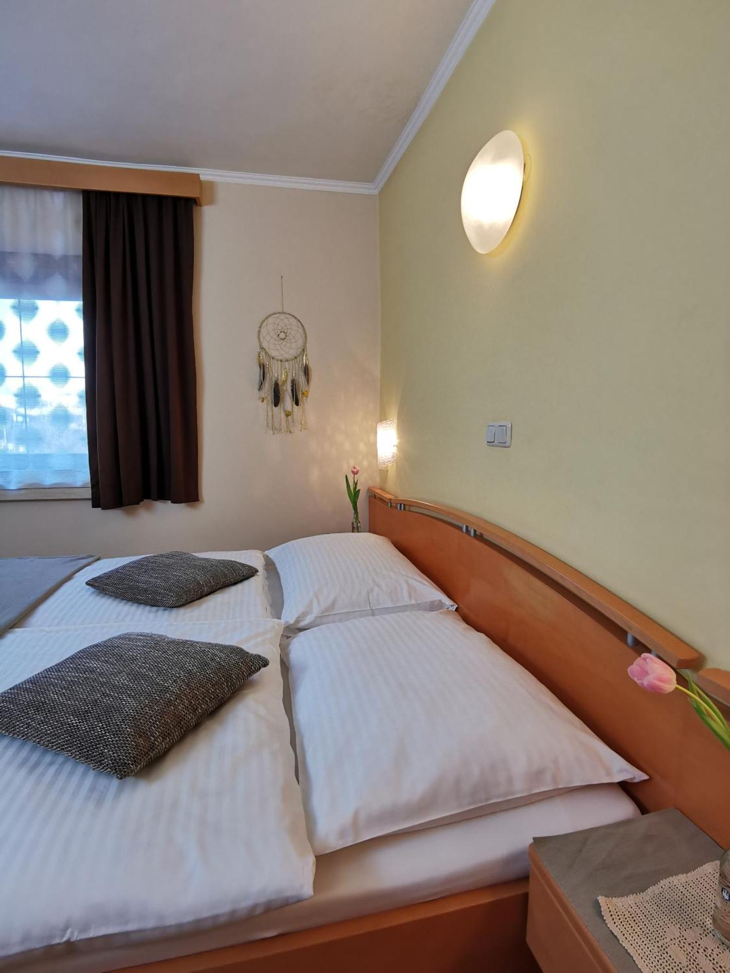 Hotel & Wirtshaus Hoedl-Kaplan Feldbach  Pokoj fotografie